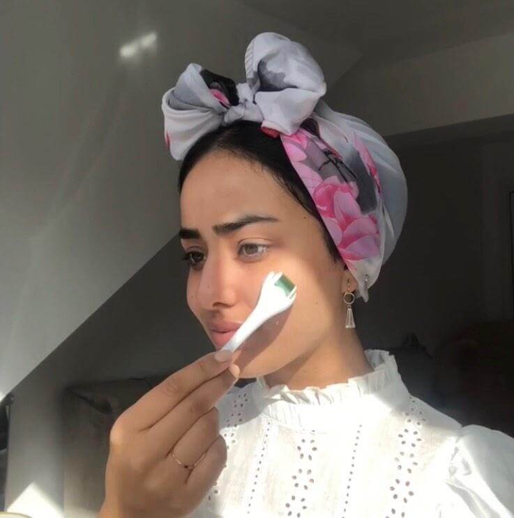 Neutriherbs Vitamin C Duo & Derma Roller to Even Skin Color